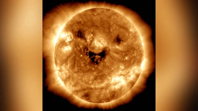 NASA Tangkap Gambar Matahari Tersenyum, Apa yang Terjadi?