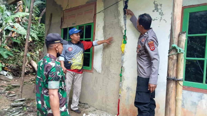 Pergerakan tanah di Pamarican Ciamis