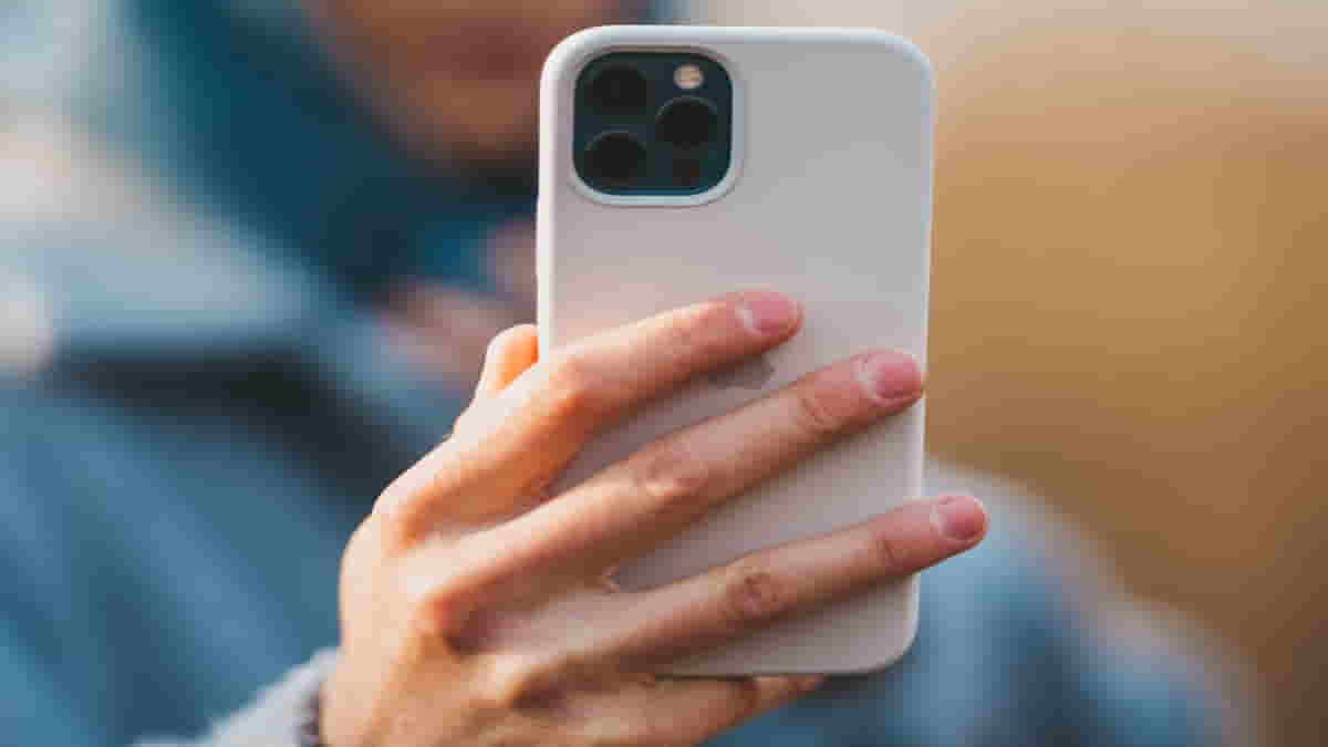 cara melepas ring camera iphone
