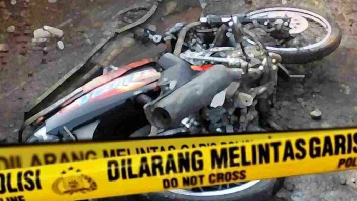 Kakak beradik terlindas bus