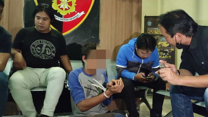 Ayah Potong Alat Vital Anaknya