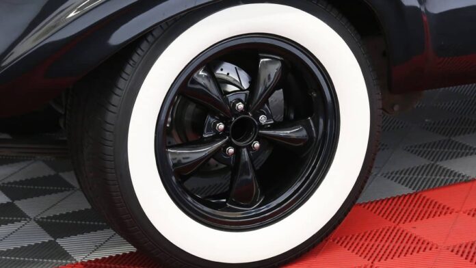 Cara Pasang White Wall Ban Mobil, Modifikasi Simple Hasil Keren!