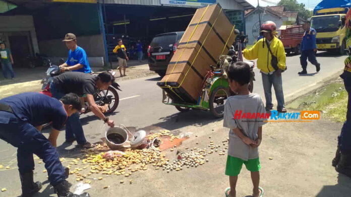 Cilok Berhamburan di Jalan Banjarsari