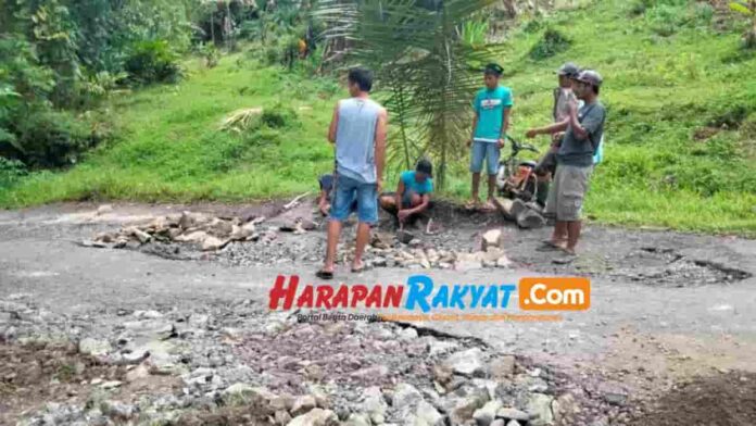 Tambal Jalan Berlobang