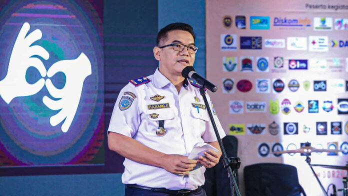 Mencegah aksi kejahatan jalanan dan memantau kondisi lalu lintas, Pemkot Bandung memasang ratusan CCTV di beberapa titik di Kota Bandung, Jawa Barat.