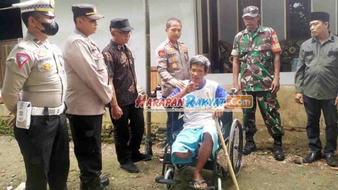 Kapolres Ciamis Berikan Bantuan Kursi Roda untuk Penyandang Disabilitas