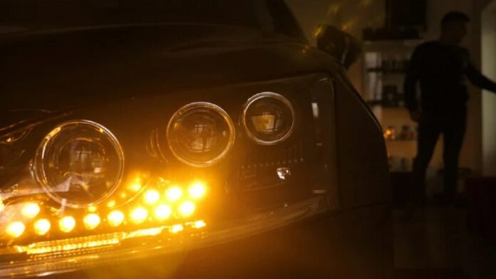 Lampu Alarm Mobil Berkedip Terus, Ini Penyebab dan Solusinya!