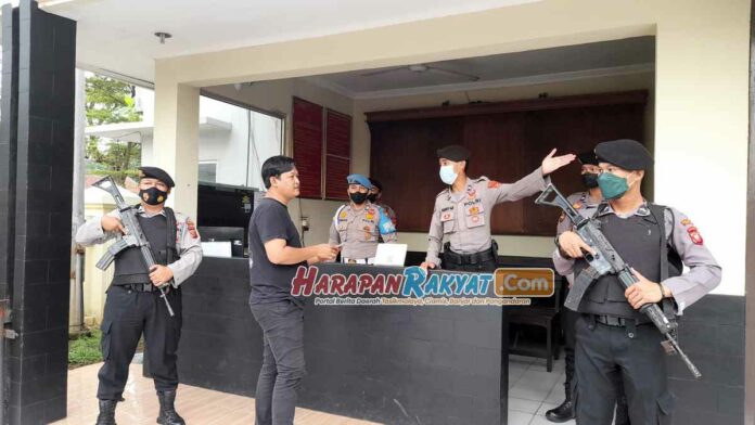 Pasca Bom Polsek Astana Anyar, Datang ke Polres Banjar Wajib Isi Aplikasi Buku Tamu