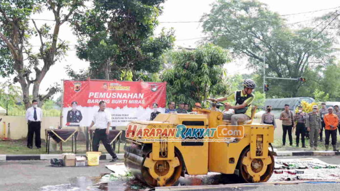 Polres Banjar Musnahkan Ribuan Botol Miras Hasil Operasi Pekat 2022