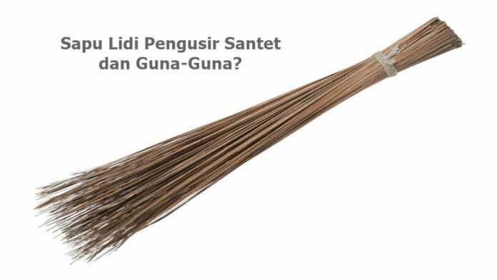 Sapu Lidi Pengusir Santet dan Guna-Guna