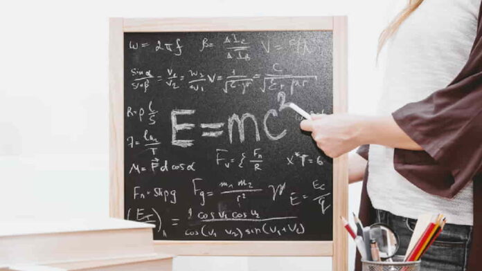 Teori Relativitas Einstein, Jenis, dan Buktinya, Kenali Lebih Dekat!