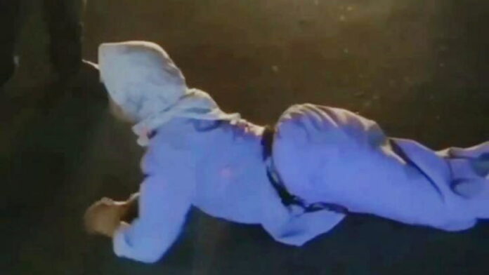 Viral, Wanita Bercadar di Jateng Tidur di Tengah Jalan
