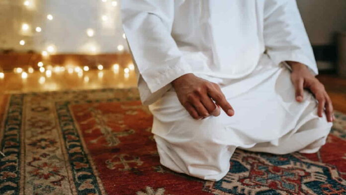 Waktu Sholat Hajat, Tata Cara, dan Keutamaannya, Amalkan!