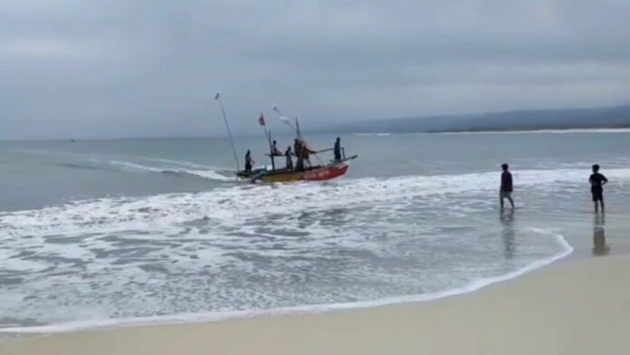 Wisata Pantai dan Gunung di Garut