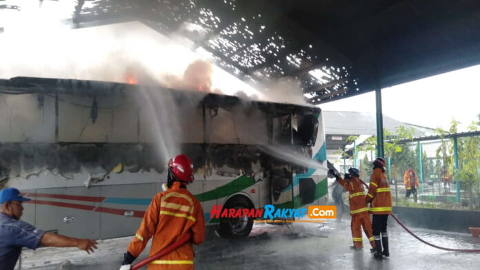 Bus Budiman terbakar di Tasikmalaya
