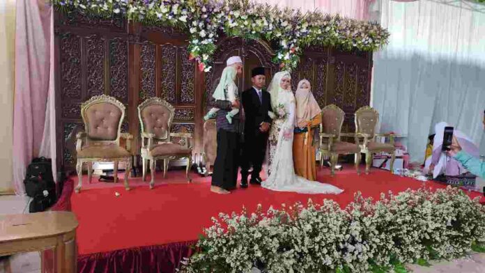 Pasangan Santri Nikah Massal