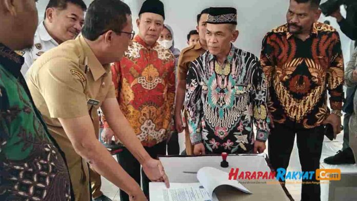 LPP-FBDH Berikan Hibah PJU untuk Desa di 2 Kecamatan di Pangandaran