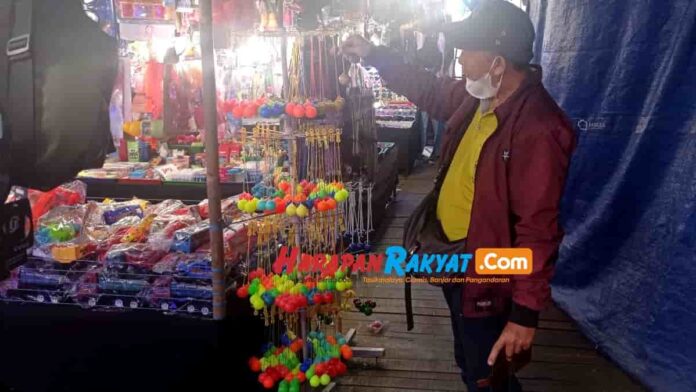 Anak-anak Bawa Mainan
