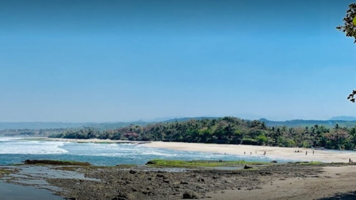 Pantai Manalusu Garut