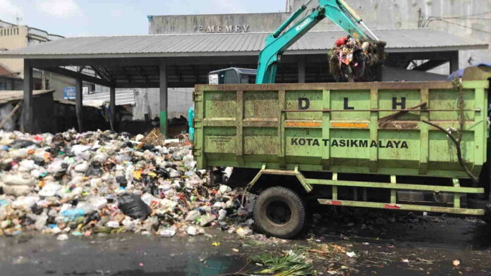 37 ribu ton sampah Kota Bandung belum terangkut ke TPA Sarimukti