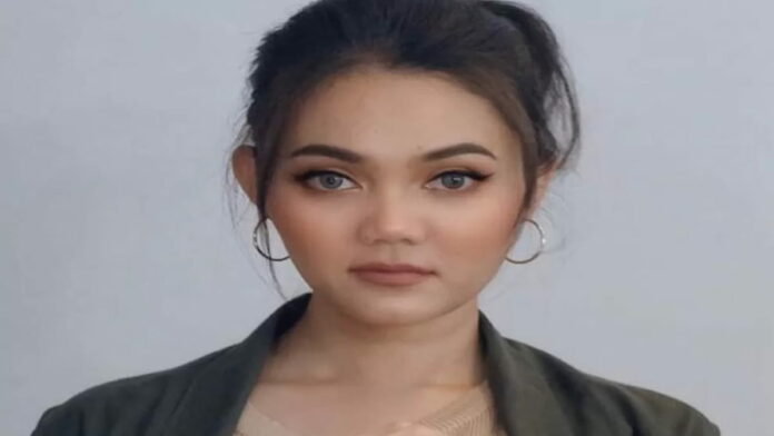 Profil Rina Nose, Ingin Hidup Bahagia Meski Tanpa Momongan