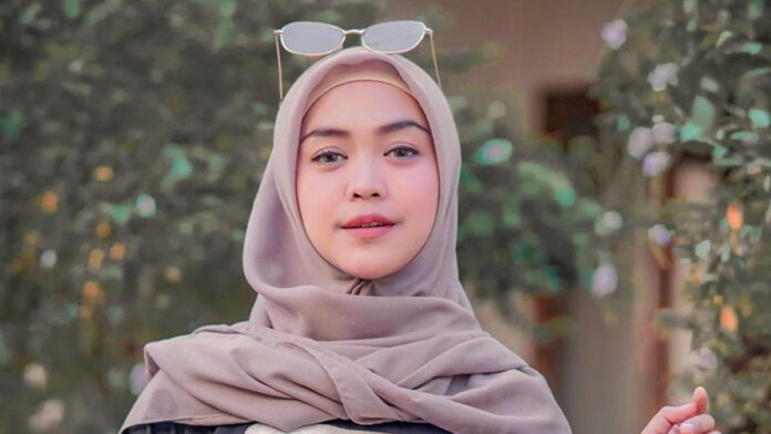 Ria Ricis Pecat Karyawan Gegara Ambil Sisa Kue di Kulkas, Netizen Murka!