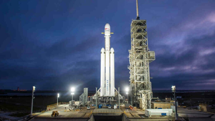 Roket Terkuat SpaceX Kembali Terbang Membawa Misi Rahasia