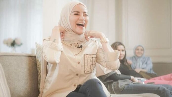 Profil Olla Ramlan yang Kini Ultah ke-43, Tetap Prioritaskan Karir