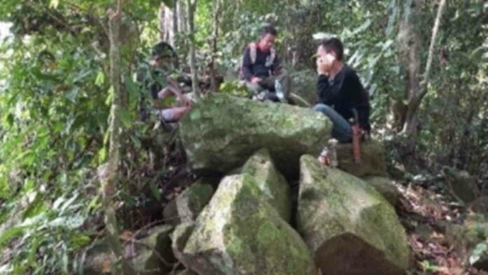 Cerita Batu Entep di Puncak Gunung Sangkur Kota Banjar