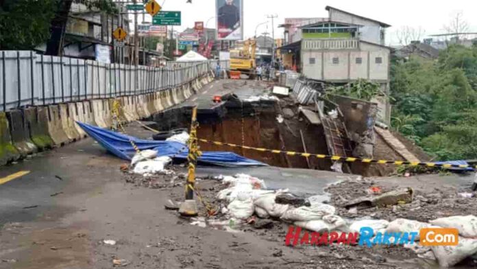 Jembatan Cikereteg Longsor, Akses Utama Bogor-Sukabumi Ditutup 14 Hari