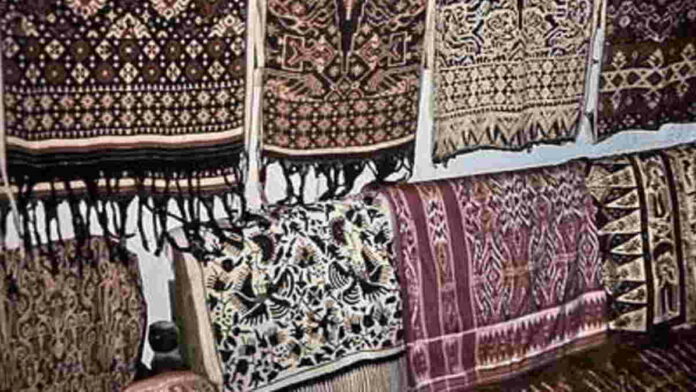 Kain Tenun Gringsing Khas Bali Jadi Warisan Budaya Indonesia