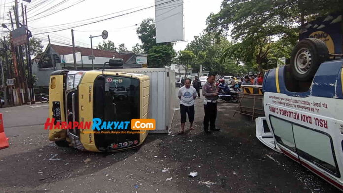 Kecelakaan Ambulance vs Mobil Box di Tonjong Ciamis