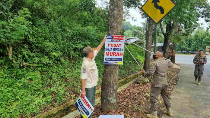 Langgar Aturan Pemasangan, Bapenda dan Satpol PP Ciamis Tertibkan Reklame