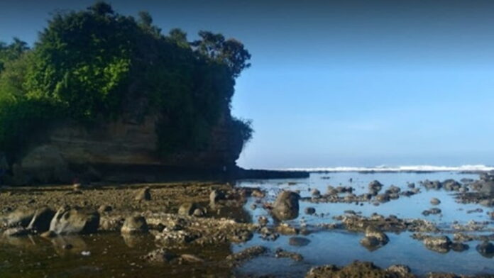 Pantai Cidora Garut