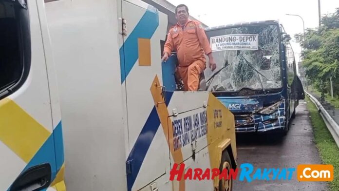 kecelakaan beruntun tol japek