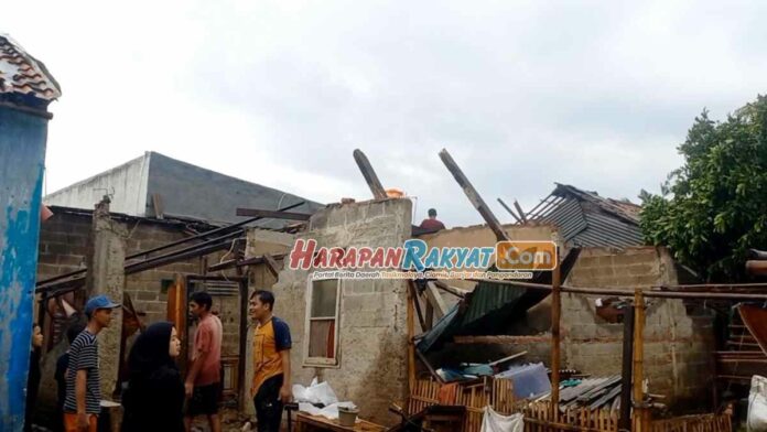 121 Rumah Rusak Diterjang Angin Puting Beliung di Bekasi