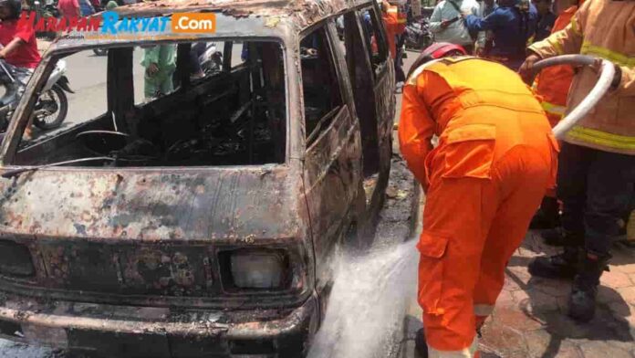 Mobil Angkot di Bekasi