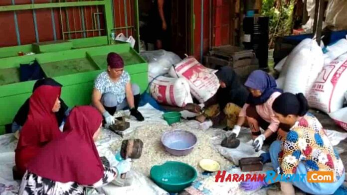 Di Balik Nikmatnya Takjil Campur Kolang-kaling, Pengrajin di Tasikmalaya Kesulitan Bahan Baku
