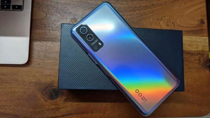 HP iQOO 13 Pro Banggakan Sensor Utama 200MP, RAM 16 GB