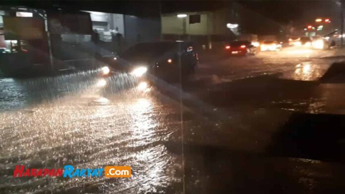 Hujan Deras, Sejumlah Ruas Jalan di Garut Terendam Banjir