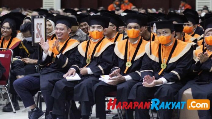 Wisuda Itenas Bandung