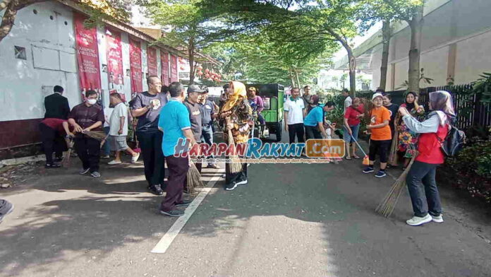 Mengintip Kesibukan Warga Kampung Kerukunan Ciamis Jelang Puasa