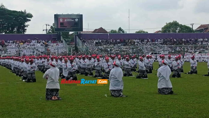 Penampilan Tari Saman di acara Munggahan Santri Ciamis