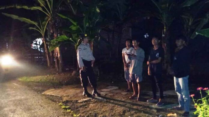 Perang Sarung Menjelang Sahur