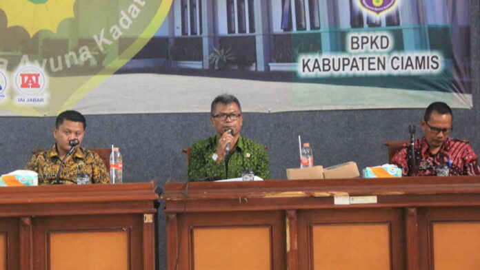 Percepat Pelunasan PBB-P2, Bapenda Ciamis Gelar Sosialisasi Kebijakan Pajak dan Retribusi Daerah Bagi Kades dan Camat