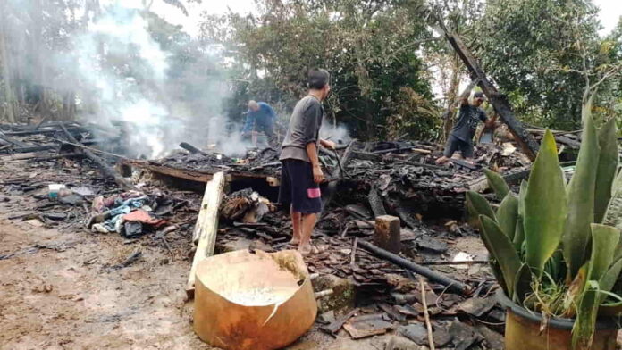 Rumah nenek di Panawangan