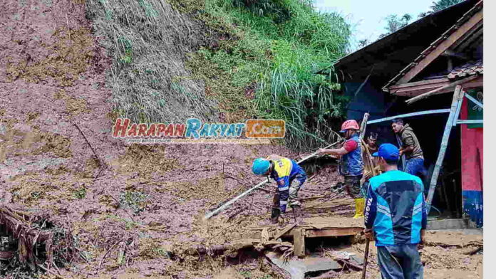 Tebing Puluhan Meter di Tasikmalaya Longsor Timpa Rumah Makan