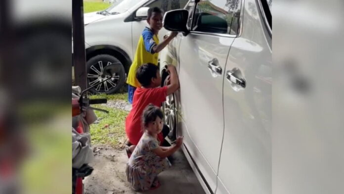 Viral Bocil Corat Coret Mobil Mewah
