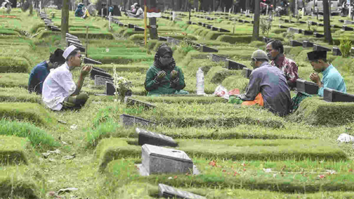 Ziarah Kubur Menjelang Ramadhan, Pahami Dasar Hukum dan Adabnya