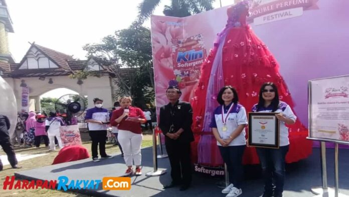 rekor MURI gaun tertinggi